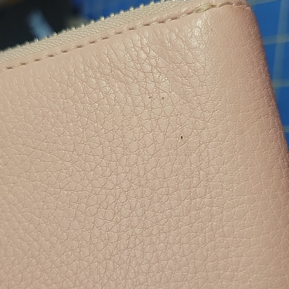 Michael Kors Pink Clutch Wristlet with Metallic Logo 13x4x1 Preloved - Picture 4 of 12